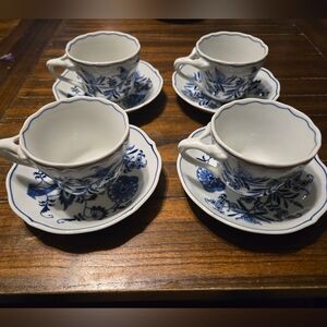 Classic Blue and White Dining Mugs Set